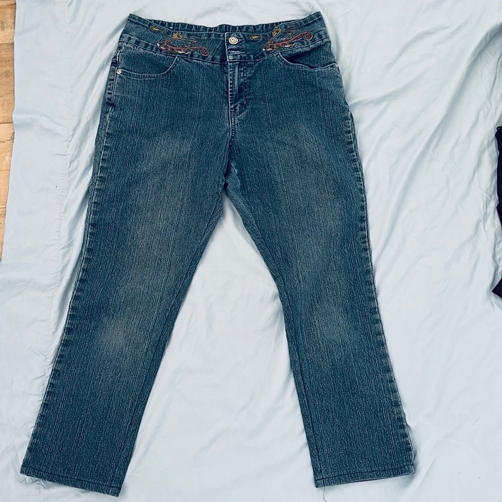 #0029#Cosmopolitan Women's embroidered Light Blue  Bootcut Jean Size 8P
